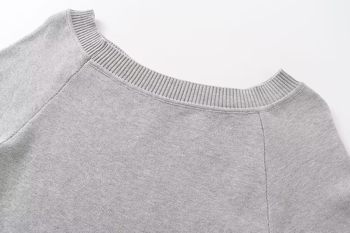 Slanted shoulder open shoulder long sleeved top