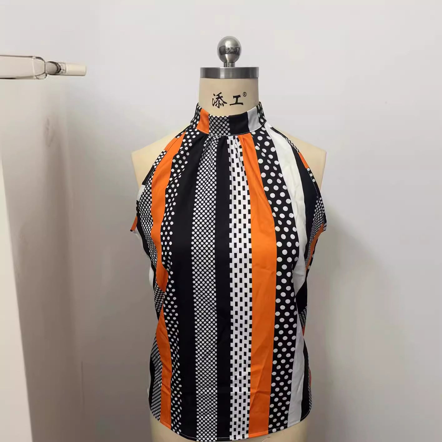 Fashionable Style Printed Off-Shoulder Stand-Up Collar Halter Top