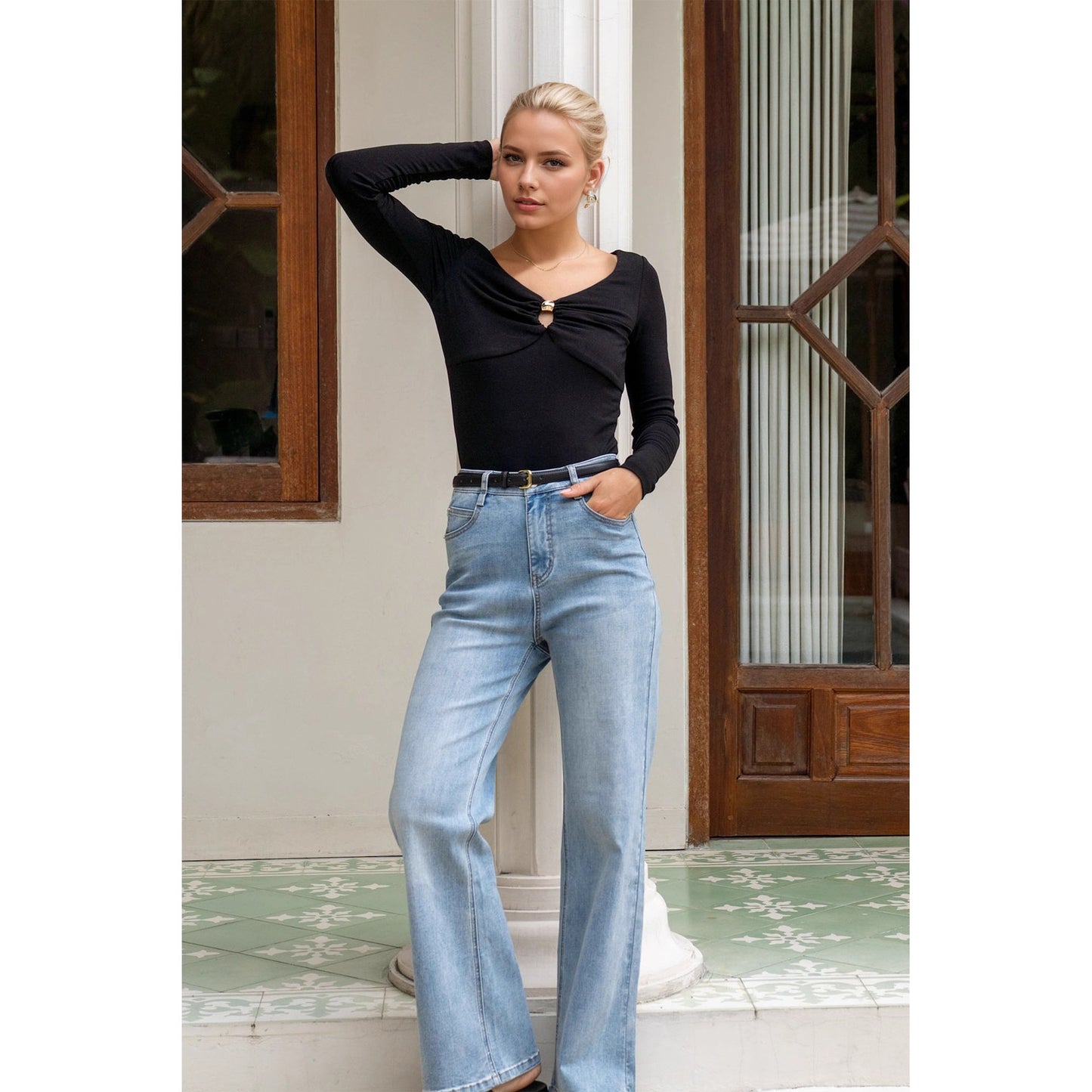 V-neck long sleeved women's top